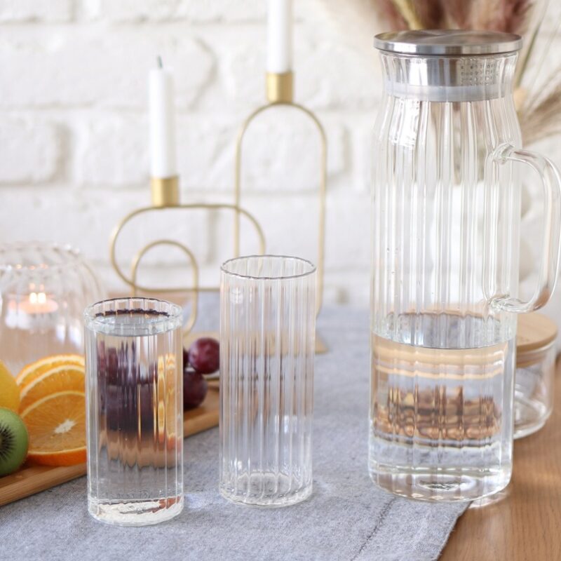 Dzbanek szklany ryflowany z pokrywką metalową 1500 ml WL-888220/A