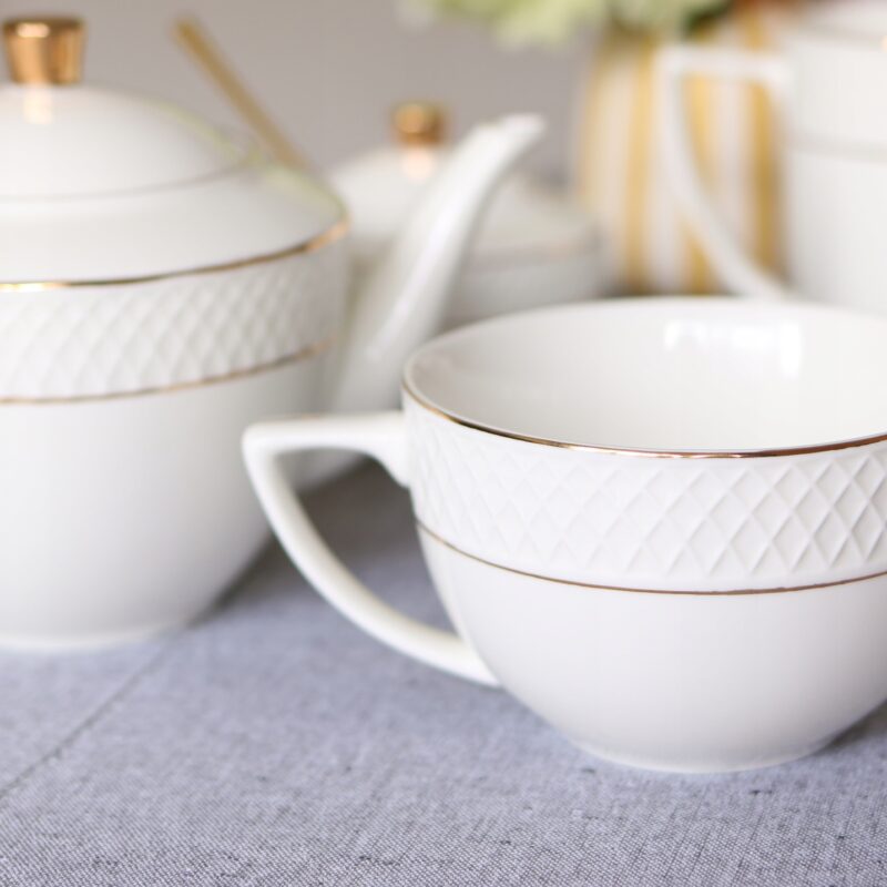Kubek jumbo 500 ml biały porcelanowy ze złotym rantem WL-880102409/A