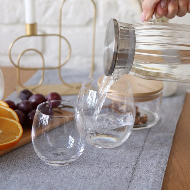 Dzbanek szklany ryflowany z pokrywką metalową 1500 ml WL-888220/A