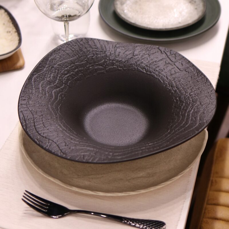 Talerz głęboki czarny matowy porcelanowy 30 cm 700 ml WL-663106/A