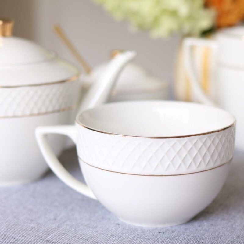 Kubek jumbo 500 ml biały porcelanowy ze złotym rantem WL-880102409/A