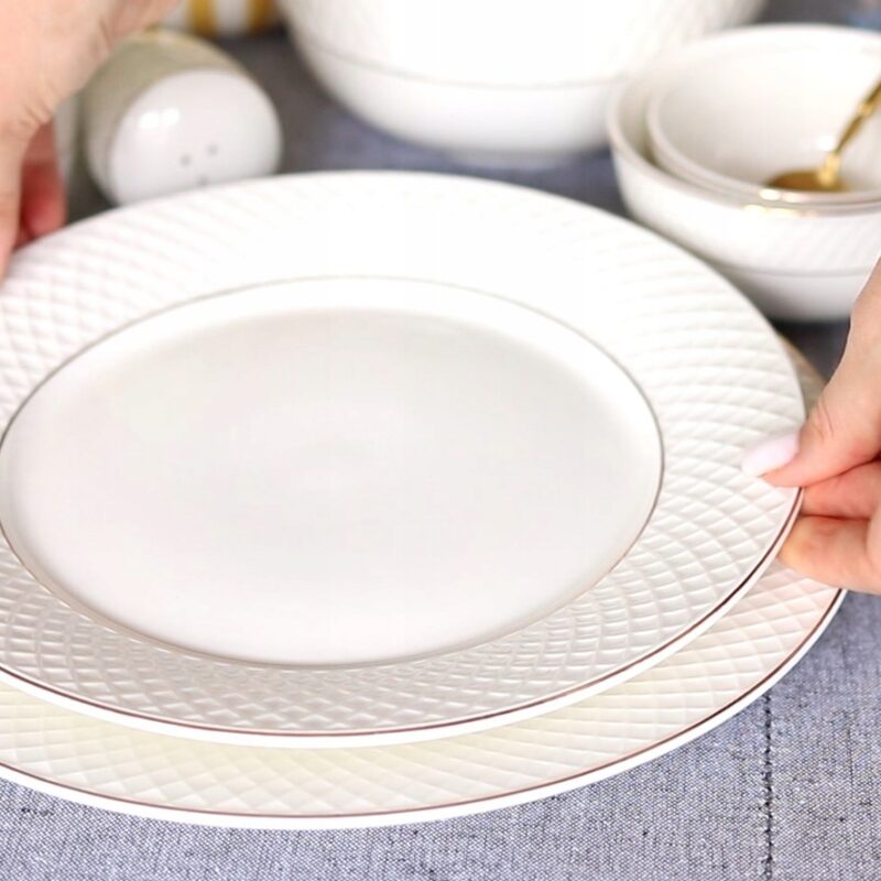 Talerz obiadowy biały porcelanowy ze złotym rantem 25,5 cm WL-880102104/A