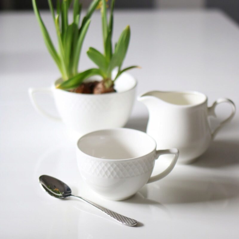 Filiżanka i spodek biały porcelanowy 240 ml zestaw 6 sztuk WL-880105/6C