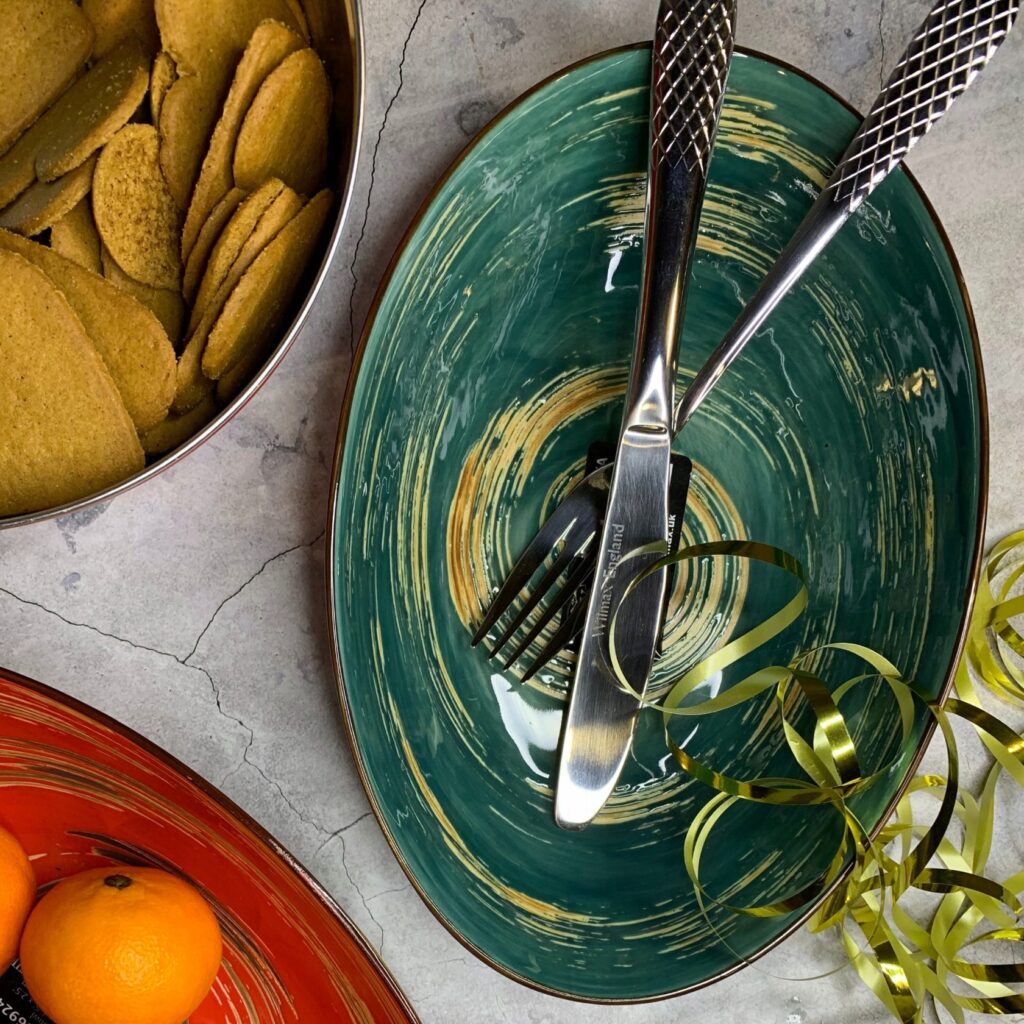 Misa sałatkowa owalna zielona porcelanowa 25 cm WL-669540/A