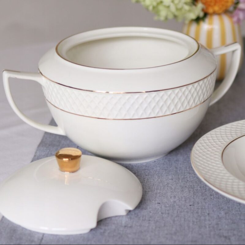 Waza na zupę 2800 ml biała porcelanowa ze złotym rantem WL-880102511/A