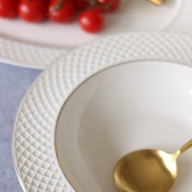 Talerz głęboki biały porcelanowy ze złotym rantem 22,5 cm 450 ml WL-880102303/A