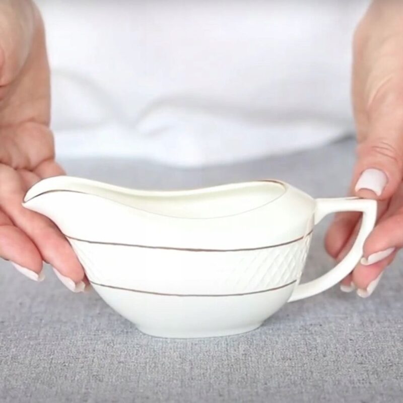 Sosjerka 230 ml biała porcelanowa ze złotym rantem WL-880102501/A