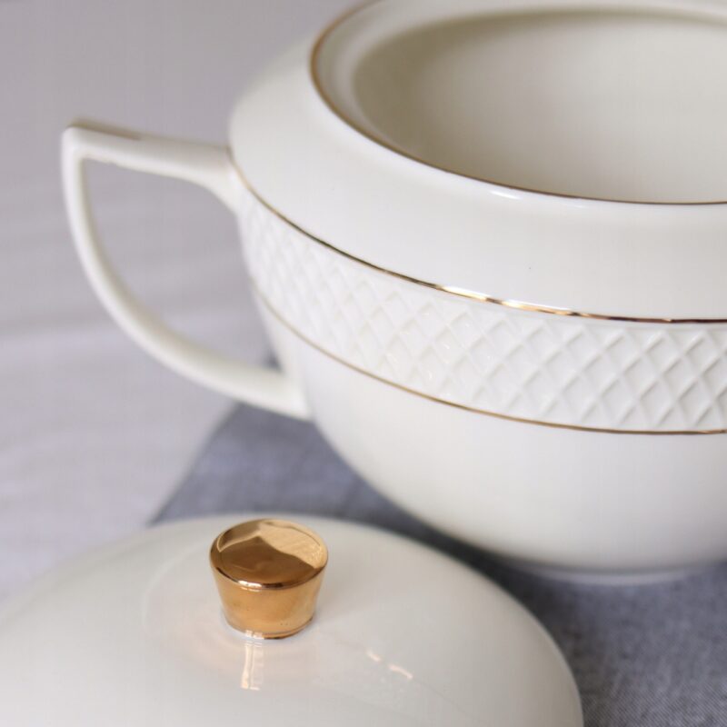 Waza na zupę 2800 ml biała porcelanowa ze złotym rantem WL-880102511/A