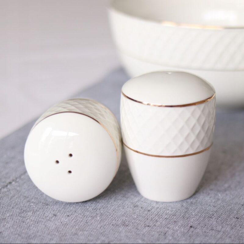 Solniczka i pieprzniczka zestaw biały porcelanowy ze złotym rantem WL-880102555/SP