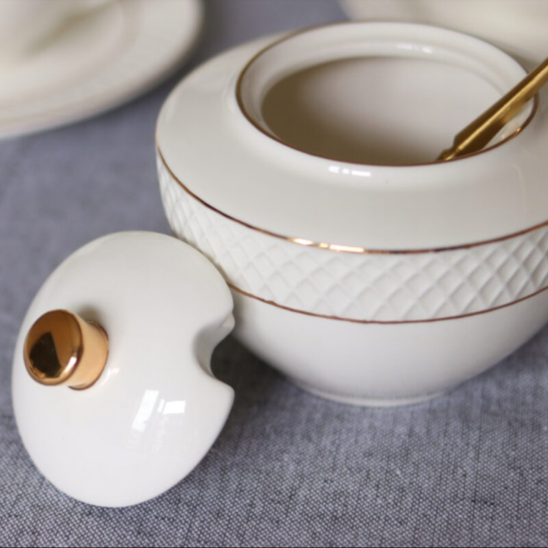 Cukiernica 340 ml biała porcelanowa ze złotym rantem WL-880102470/A